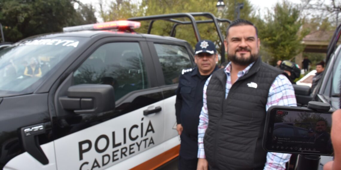 Cadereyta refuerza su seguridad con 5 patrullas y una ambulancia nueva