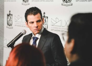 Mike Flores pide priorizar temas clave en la agenda legislativa