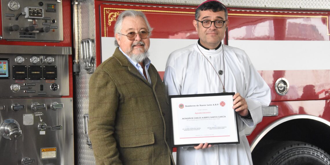 Bendicen labor de bomberos de Nuevo León