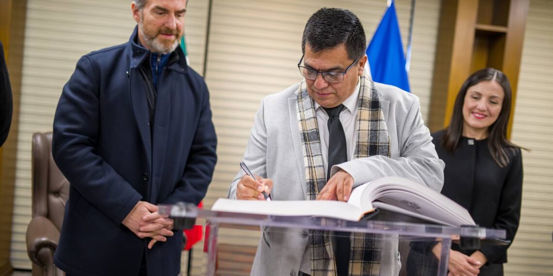 Analizan fenómeno migratorio alcalde de Monterrey y Cónsul de Honduras