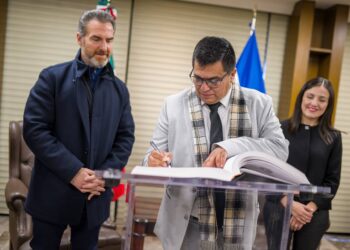 Analizan fenómeno migratorio alcalde de Monterrey y Cónsul de Honduras