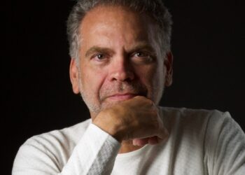 ”Cámara Oscura”: Una reflexión musical sobre la vida y las emociones humanas