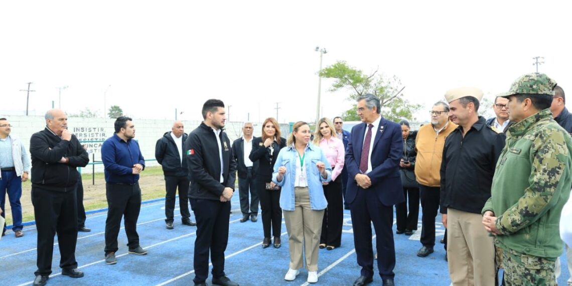 Gobernador y presidenta del DIF Tamaulipas visitan Centro de Repatriados en Matamoros