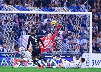 Rayados rompe la sequía y consigue su primer triunfo