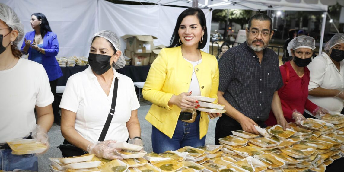Gozan cientos de regiomontanos de la Regia Tamaliza por el Día de la Candelaria