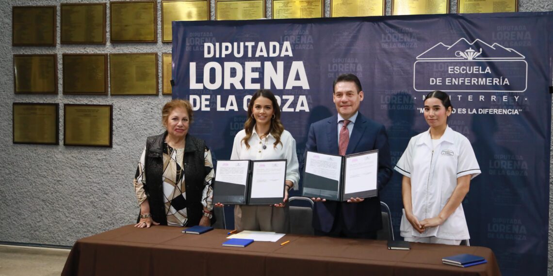 Lorena de la Garza firma convenio con la Escuela de Enfermería de Monterrey