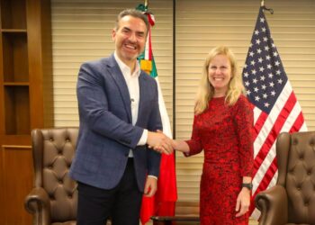 Visita cónsul de EE.UU. en Monterrey al alcalde Adrián de la Garza