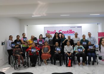 Itzel Castillo entrega testamentos gratuitos en Guadalupe