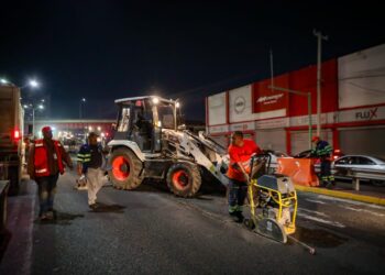 Monterrey interviene avenidas durante la madrugada para mejorar la vialidad