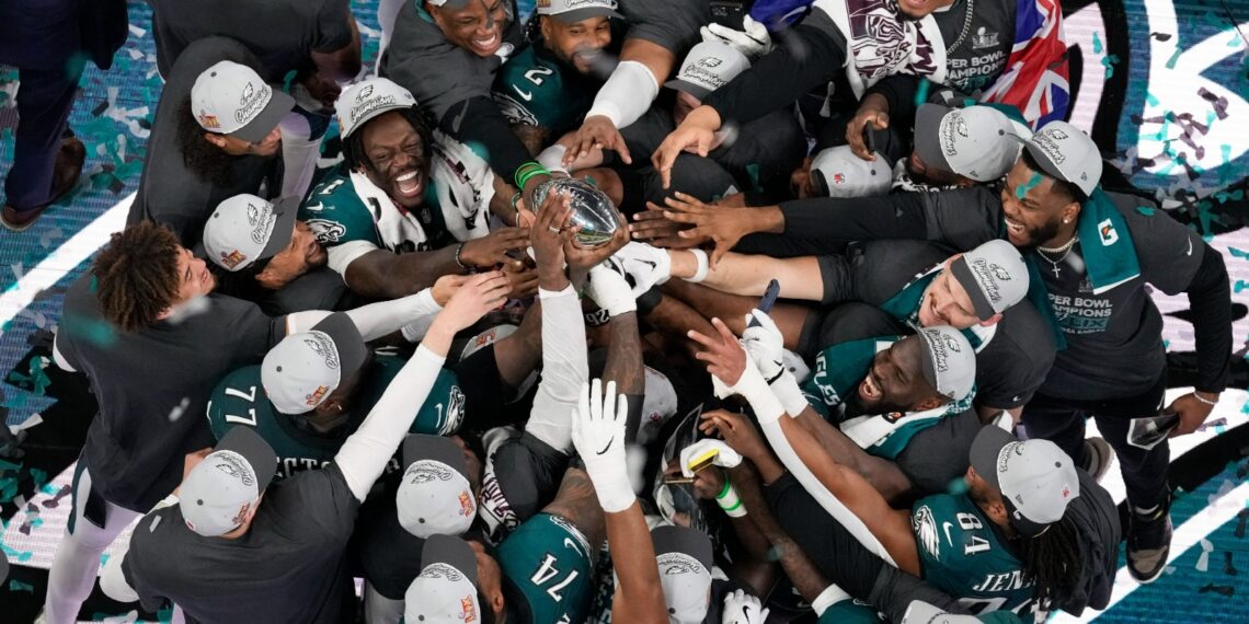 Filadelfia aplasta a Chiefs en el Super Bowl