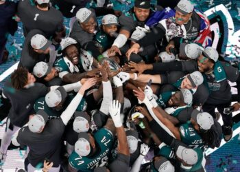 Filadelfia aplasta a Chiefs en el Super Bowl