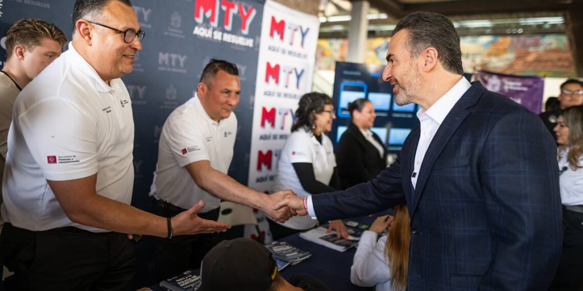 Buscan trabajo más de 2,500 personas en primera Feria del Empleo Monterrey 2025