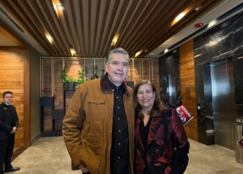 Waldo Fernández y Judith Díaz defienden reforma al INFONAVIT: “Combate falta de vivienda y su abandono“