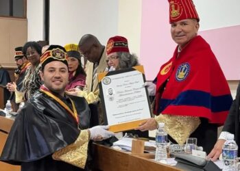 Alcalde de Ciénega de Flores recibe Doctorado Honoris Causa en Cuba
