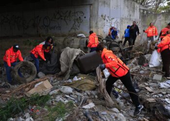 Limpian Río La Silla con jornada de voluntariado