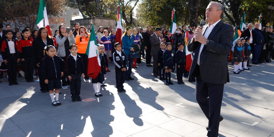 Alumnos celebran el Día de la Bandera en Guadalupe