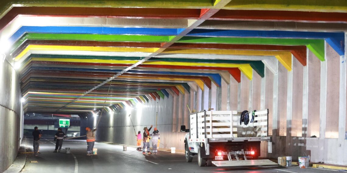 Monterrey repara baches en Gonzalitos y Av. Cabezada