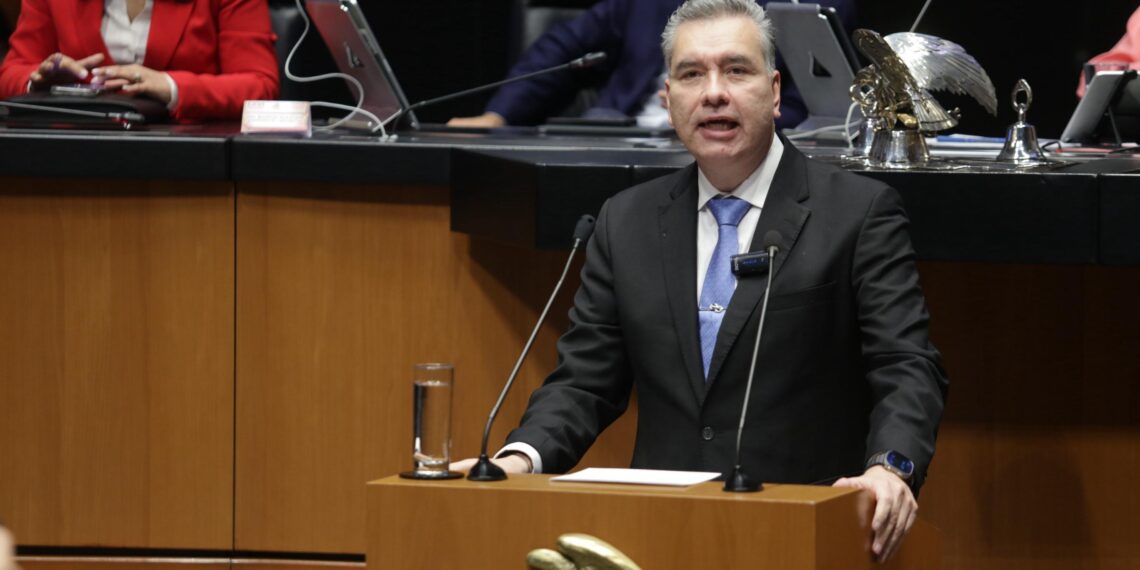 Waldo Fernández impulsa seguros médicos justos y accesibles