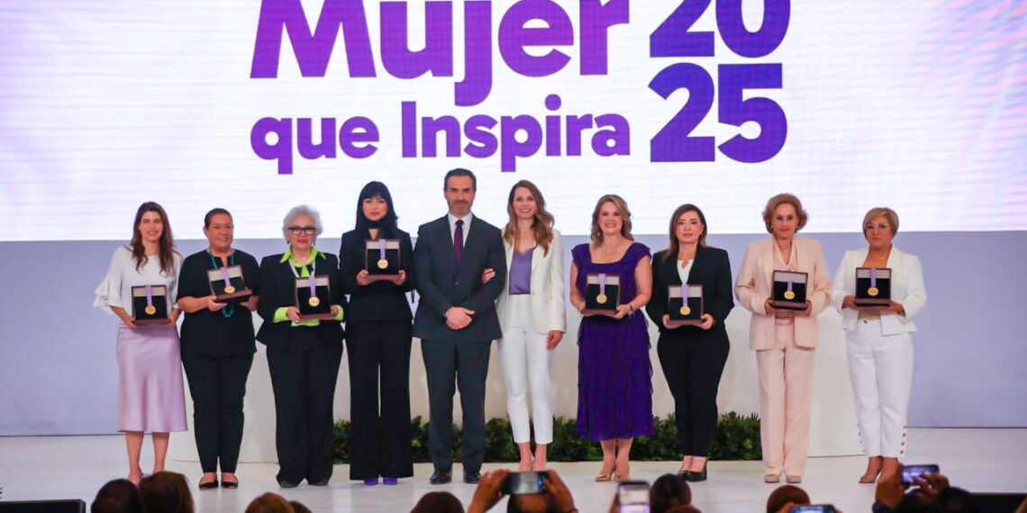 Entrega Monterrey reconocimiento ”Mujer que Inspira” 2025