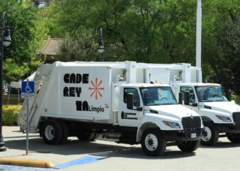 Estrena Cadereyta camiones de basura