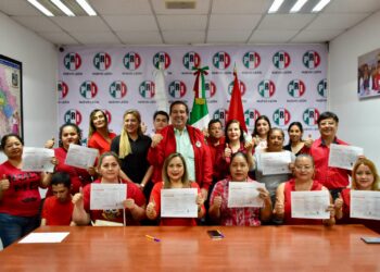 Sylvia Elizondo y 14 ex perredistas se unen al PRI