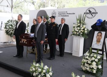 Gobierno de Monterrey rinde homenaje a policía caído en cumplimiento de su deber