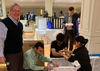 Monterrey enseña a crear purificadores de aire caseros contra contaminación