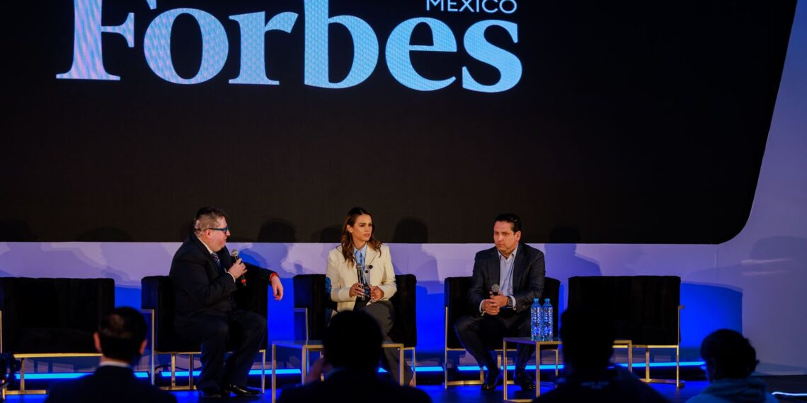 Lorena de la Garza promueve crecimiento ordenado y protección a las MiPyMEs en NL