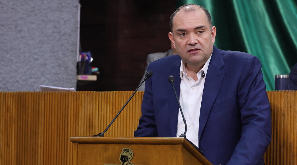 Aprueban reforma para apoyar a adultos mayores con menores a su cargo