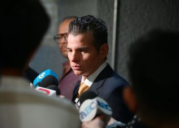 Miguel Flores apoya medidas para combatir la comida chatarra en escuelas