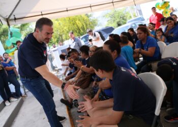 Honra Gobierno de Monterrey a personas con Autismo