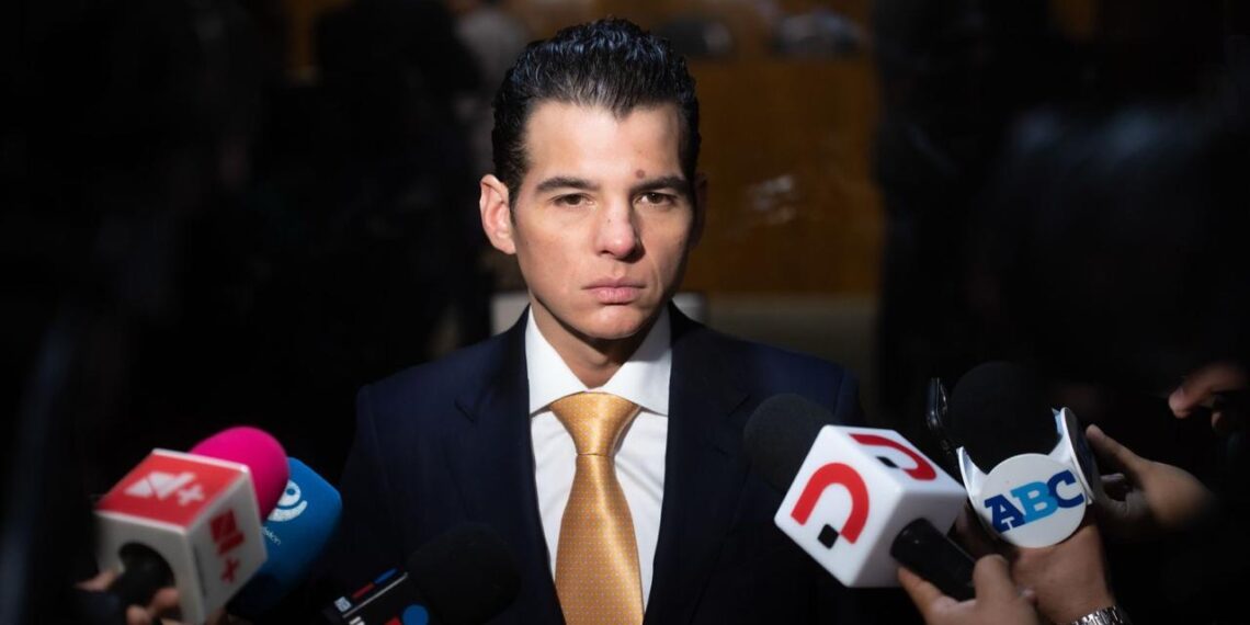 Miguel Flores impulsa sueldos justos y equitativos para policías municipales