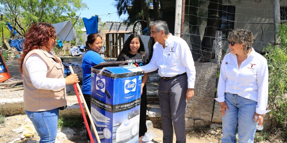 Américo y María llevan apoyos a familias afectadas por lluvias en Reynosa