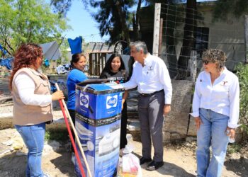Américo y María llevan apoyos a familias afectadas por lluvias en Reynosa