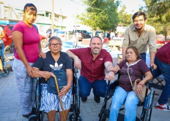 Mario Soto entrega apoyos a familias de García