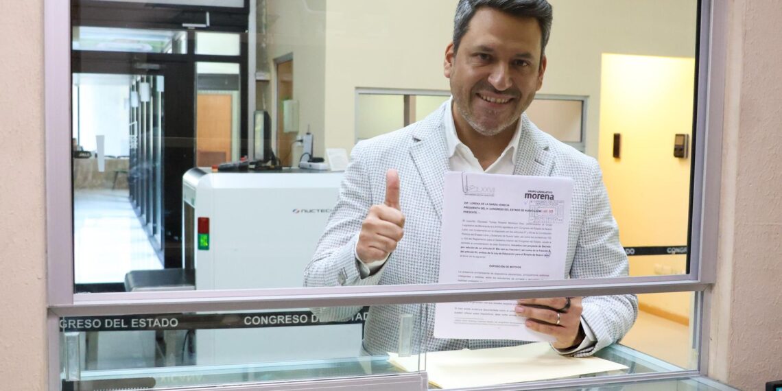 Tomás Montoya propone prohibir uso de celulares en escuelas