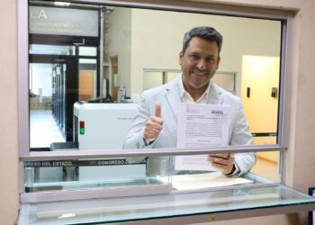 Tomás Montoya propone prohibir uso de celulares en escuelas