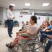 Tomás Montoya apoya con sillas de ruedas a niños con discapacidad y adultos mayores en Guadalupe
