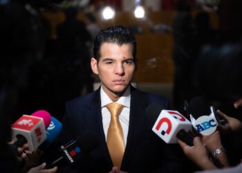 Miguel Flores celebra incorporación de nuevos trenes a la Línea 1 de Metrorrey