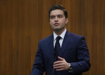 Jesús Elizondo busca sancionar el acoso a menores por ley