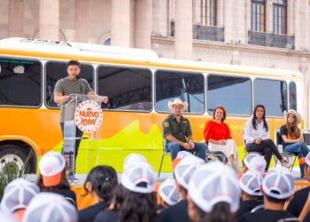 Gobernador da banderazo a recorridos gratuitos del programa “Arráncate X Nuevo León“
