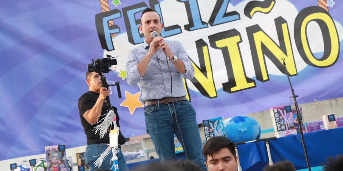 Carlos de la Fuente ofrece festejo heroico a niños nicolaítas