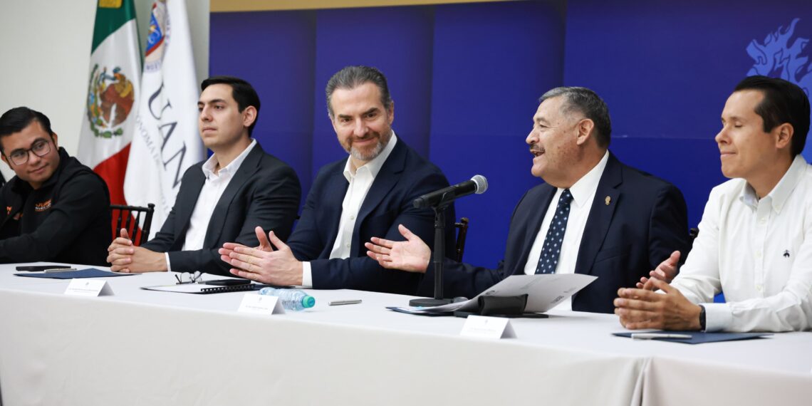 Monterrey y UANL acuerdan becas para estudiantes en situación vulnerable