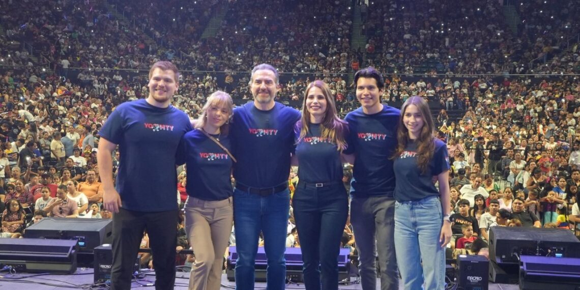 Miles de familias llenan la Arena Monterrey para celebrar el Peque Fest organizado por el DIF