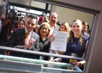 Mariana y Miguel proponen mayor sanción por abandono de menores en NL