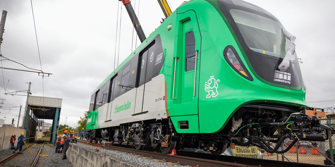 Gobernador recibe nuevos trenes para la Línea 1 del Metro de Monterrey