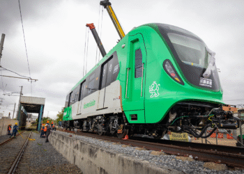 Gobernador recibe nuevos trenes para la Línea 1 del Metro de Monterrey