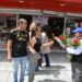 Reconocen a madres de familia en Monterrey con flores y actos conmemorativos
