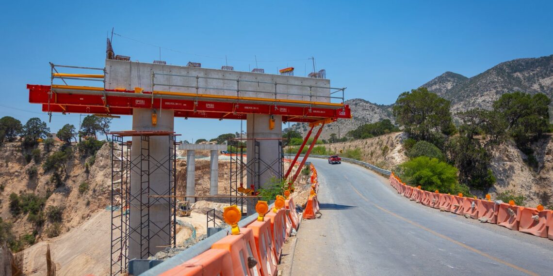 Avanza Carretera Interserrana en Nuevo León