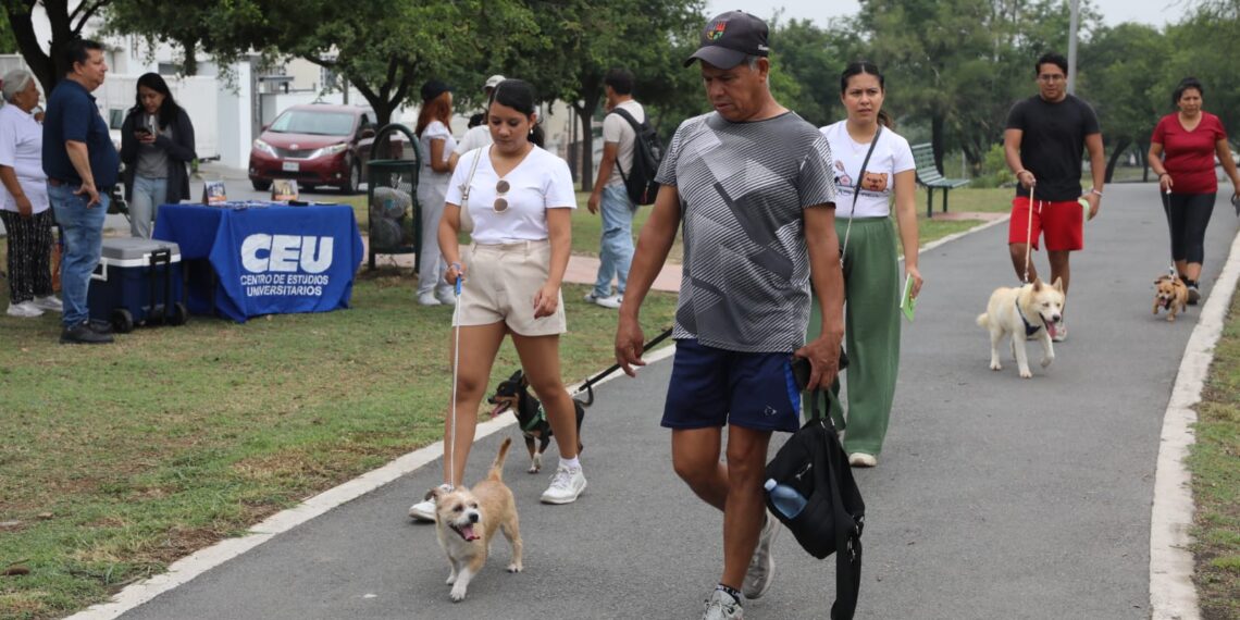 Caminata “perrona” en Guadalupe